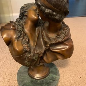 “Small Kiss” signed by HOUDON. Bronze